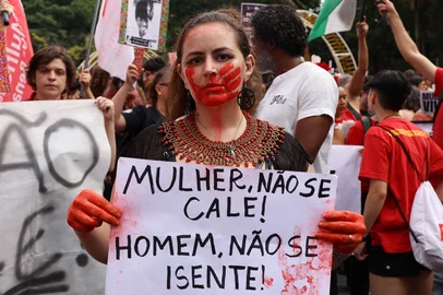 SÃ£o Paulo (SP), 07/12/2015 - Ato nacional pelo fim da violência contra as mulheres, com o tema Basta de feminicídio. Queremos as mulheres vivas!, na Avenida Paulista.  Foto: Rovena Rosa/Agência Brasil<!-- NICAID(16244100) -->