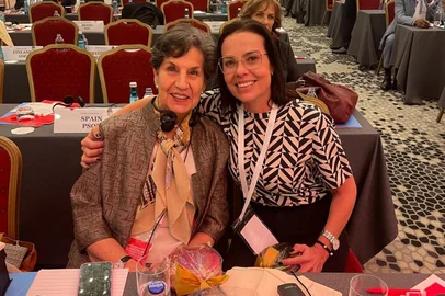 Juliana Brizola representa o PDT em encontro da Internacional Socialista. Durante reunião em Istambul, ex-deputada encontrou María Isabel Allende, filha de ex-presidente chileno<!-- NICAID(16045611) -->