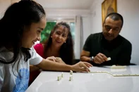 PORTO ALEGRE, RS, BRASIL, 09.05.2025: O impacto do app para quem busca adotar um filho. Fabio Izaguirre Azeredo e Patricia da Silva Azeredo adotaram Netlin aos 9 anos há 3 anos. Foto: Camila Hermes/Agencia RBS<!-- NICAID(16033999) -->