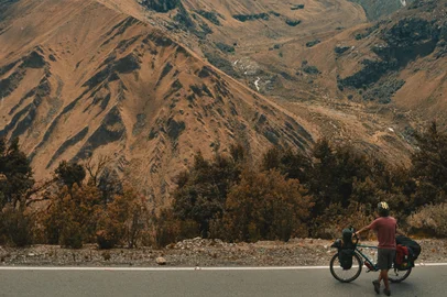 Gaúcho pedalou cerca de 10 mil quilômetros durante duas viagens pela América do Sul. Na foto: caminho a Punta Olimpica, cordilheira branca peruana<!-- NICAID(16157876) -->