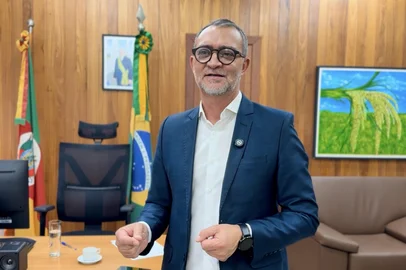 Edegar Pretto<!-- NICAID(16224670) -->