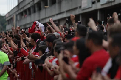 PORTO ALEGRE, RS, BRASIL - 02-11-2025: Pré-jogo entre Internacional e Atlético-MG, válido pela 31ª rodada do Campeonato Brasileiro, no Estádio Beira-Rio. Foto: Renan Mattos/Agência RBS.<!-- NICAID(16158918) -->