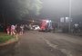Casal fica ferido após carro bater em árvore e capotar em Passo Fundo