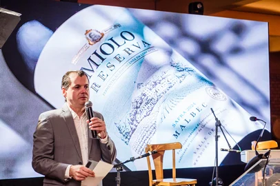 Superintendente do Grupo Miolo, Adriano Miolo, no jantar de lançamentos dos vinhos produzidos na Bodega Renacer, na Argentina.<!-- NICAID(16032009) -->