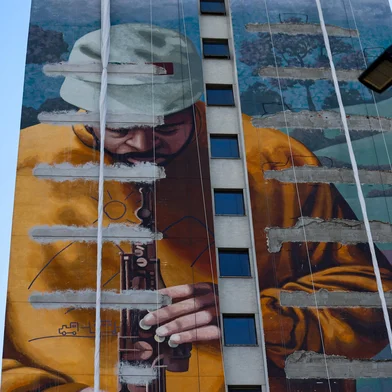 ***  Fotos para coluna 360 Graus da Juliana Bublitz ***PORTO ALEGRE, RS, BRASIL, 25.04.2025: Com 800 metros o mural feito pelo artista Apolo Torres para a terceira edição do festival Arte Salva passa por obras na estrutura do prédio. Foto: Camila Hermes/Agencia RBS<!-- NICAID(16024532) -->