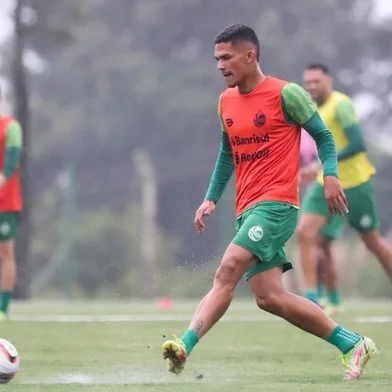 O meio-campista Gabriel Tota, 20 anos, foi apresentado pelo Juventude. O jovem foi o grande destaque do Mirassol na Copa São Paulo de Futebol Jr., onde levou a equipe às quartas de final e agora, chega para reforçar o Alviverde. Tota assina com o Ju até o final de 2025.<!-- NICAID(15004030) -->
