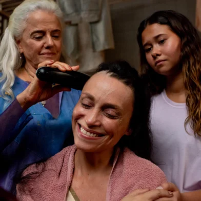 Cena do filme Câncer com Ascendente em Virgem, com Marieta Severo e Suzana Pires<!-- NICAID(15993729) -->