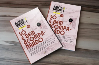 A oitava turma da Serra gaúcha da oficina Santa Sede – Crônicas de Botequim, iniciada em abril, chega ao fim com a publicação da coletânea “Só e bem acompanhado”.Projeto idealizado por Rubem Penz, que em 2014 contou em entrevista a Jô Soares sobre dar aulas em mesa de bar, a iniciativa literária é referência nacional na escrita de crônicas, já agraciada com o Destaque Literário do Prêmio Açorianos 2016 (RS). Como boa tradição botequeira, os livros Santa Sede sempre contam com um padrinho escritor, conhecedor do gênero Crônica. Nesta edição, a benção é do jornalista Marcelo Mugnol, editor de Cultura do jornal Pioneiro, de Caxias do Sul.A obra é lançada na 69ª Feira do Livro de Porto Alegre, junto a outros dois livros inéditos Santa Sede – um deles gestado em oficina remota, contando com cronistas de todo o Brasil, que também confirmaram presença.A sessão de autógrafos é no próximo sábado, 04/11, às 18h, no 1º andar do Memorial do Rio Grande do Sul. Os livros custam R$50 cada.<!-- NICAID(15585756) -->