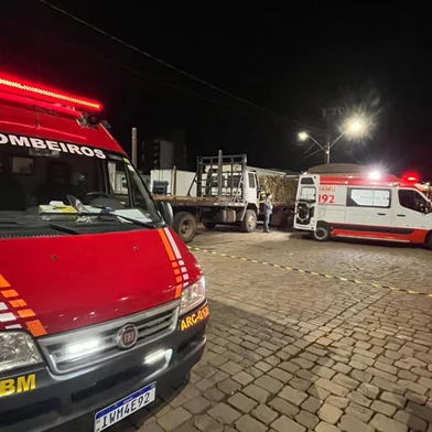 Homem morre esmagado entre caminhões em posto de combustíveis de Casca<!-- NICAID(16122550) -->