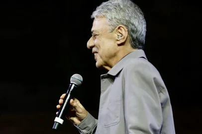 PORTO ALEGRE, RS - 03/11/2022 - Show do Chico Buarque e Mônica Salmaso no Araújo Vianna. Primeiro show de Buarque após as eleições. FOTO: Camila Hermes / Agência RBS<!-- NICAID(15255610) -->