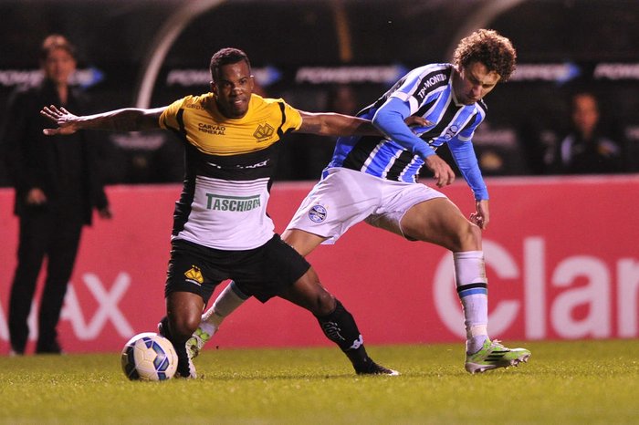 Grêmio busca mais uma vitória na Série B contra o Criciúma