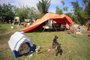 PORTO ALEGRE, RS, BRASIL, 28/09/2023- Moradores da Ilha das Flores acampados às margens da BR- 290. Foto: Ronaldo Bernardi / Agencia RBS<!-- NICAID(15553585) -->
