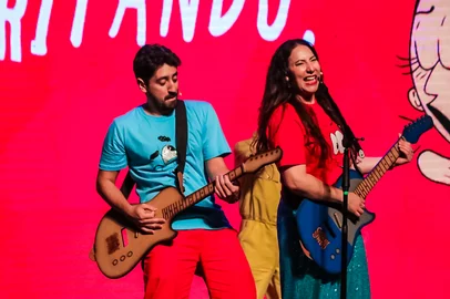 Espetáculo Gabriel e Shirley<!-- NICAID(16051054) -->