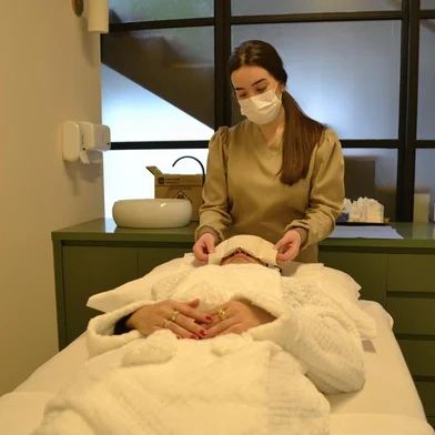 Farahh Clinic e a Farahh Clinic For Men , em Caxias do Sul, passam a oferecer Day Spa. <!-- NICAID(15570125) -->