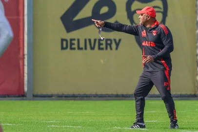 Roger comandou treino do Inter