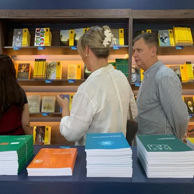 Estande da Livraria do Senado na 71ª edição da Feira do Livro de Porto Alegre na Praça da Alfândega. Data: 05/11/2025<!-- NICAID(16162851) -->