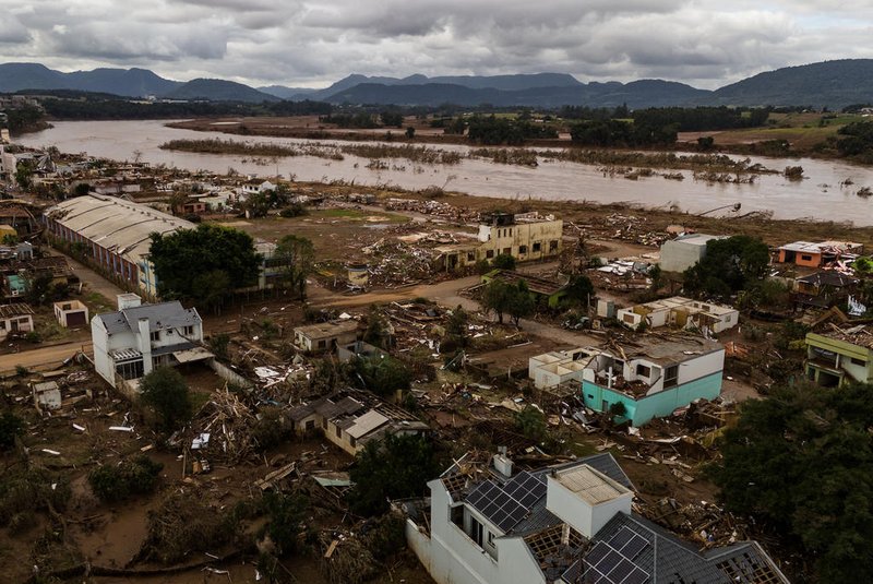 ARROIO DO MEIO, RS, BRASIL - 2024.05.14 - Arroio do Meio após água baixar, revelando casas destruídas e incertezas sobre o futuro. (Foto: André Ávila/ Agência RBS)<!-- NICAID(15763614) -->