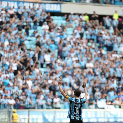 Partida entre Grêmio e Corinthians, na Arena, em Porto Alegre pela 38ª rodada do Campeonato Brasileiro.Foto: Jefferson Botega/Agencia RBS.Indexador: jeff botega<!-- NICAID(15931396) -->