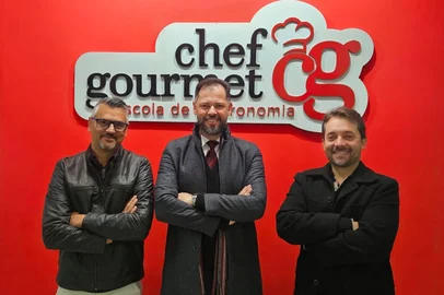 Na foto, Jean Carbonera acompanhado dos novos vice-presidente da Rede, Tarcisio Machado, da Chef Gourmet Curitiba/PR, e diretor financeiro, Marco Hortelan, da Chef Gourmet Santo André/SP<!-- NICAID(16150423) -->