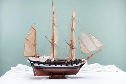 Réplica em miniatura do navio HMS Beagle comandado pelo Capitão FitzRoy e quelevou a bordo o naturalista Charles Darwin em viagem de volta ao mundo entre 1831 e 1836. Em exibição no Museu Maggiorino Borgatello, Punta Arenas, Chile. Foto: Marcio Pimenta / National Geogracphic Society / DivulgaçãoIndexador: Marcio Pimenta<!-- NICAID(15357519) -->