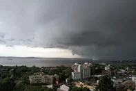 PORTO ALEGRE, RS, BRASIL, 31-03-2025: Temporal atinge Porto Alegre, no final da tarde desta segunda-feira. Foto: Jeff Botega/Agência RBS<!-- NICAID(16007201) -->