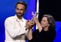 Filme brasileiro "O Último Azul", com Rodrigo Santoro e Denise Weinberg, vence Urso de Prata no Festival de Berlim