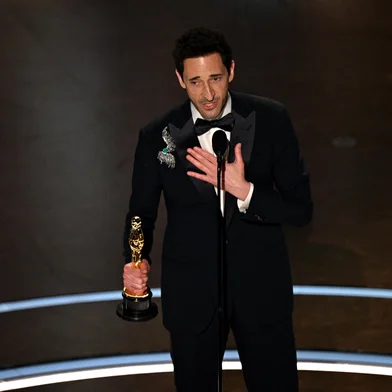 97th Academy Awards - ShowUS actor Adrien Brody accepts the award for Best Actor in a Leading Role for "The Brutalist" during the 97th Annual Academy Awards at the Dolby Theatre in Hollywood, California on March 2, 2025. (Photo by Patrick T. Fallon / AFP)Editoria: ACELocal: HollywoodIndexador: PATRICK T. FALLONSecao: celebrityFonte: AFPFotógrafo: STF<!-- NICAID(15988658) -->