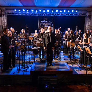 Orquestra Municipal de Carlos Barbosa apresenta o seu tradicional Concerto Especial em comemoração ao aniversário do municípioNeste ano, celebra também os 200 anos da imigração alemã no Brasil.Como convidados, o concerto contará com a participação da Orquestra Municipal de São Vendelino, dia 25 de setembro, às 20h, no Centro Cultural Mãe de Deus.Entrada franca.foto: Orquestra Municipal de Carlos Barbosa<!-- NICAID(15870362) -->