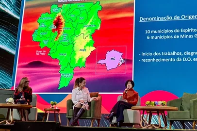 Painel com Araceli Ramos, executiva da famosa marca de tequila José Cuervo, e Cecília Nakao, produtora de café da Serra do Caparaó, na manhã desta quinta-feira (11) no Connection Terroirs, em Gramado. Mediação de Sara Bodowski.<!-- NICAID(16304416) -->