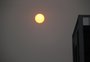 Fumaça das queimadas encobre o céu em parte do Brasil e deixa o Sol avermelhado, inclusive no RS