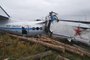 This handout picture taken and released on October 10, 2021 by the Russia's Emergencies Ministry shows a wreckage at a site of the L-410 plane crash near the town of Menzelinsk in the Republic of Tatarstan. - An aircraft carrying parachutists crashed in central Russia on October 10, 2021, the emergencies ministry said, with sixteen people feared dead. According to the Interfax news agency, the plane belonged to the Voluntary Society for Assistance to the Army, Aviation and Navy of Russia, which describes itself as a sports and defence organisation. (Photo by - / RUSSIAN EMERGENCY MINISTRY / AFP) / RESTRICTED TO EDITORIAL USE - MANDATORY CREDIT "AFP PHOTO/  RUSSIAN EMERGENCY MINISTRY" - NO MARKETING - NO ADVERTISING CAMPAIGNS - DISTRIBUTED AS A SERVICE TO CLIENTSEditoria: DISLocal: MenzelinskIndexador: -Secao: transport accidentFonte: RUSSIAN EMERGENCY MINISTRYFotógrafo: Handout<!-- NICAID(14911380) -->