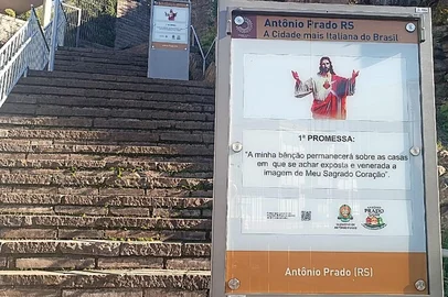 Antônio Prado inaugura painéis com mensagens na Escadaria da Fé e abre exposição sobre os 150 anos da imigração italiana no RS.<!-- NICAID(16067909) -->