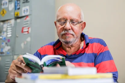 CAXIAS DO SUL, RS, BRASIL, 07/11/2024. O morador de Caxias do Sul José Roberto Silveira, 70 anos, está fazendo a prova do Enem pela primeira vez. (Neimar De Cesero/Agência RBS)Indexador: Neimar De Cesero<!-- NICAID(15909387) -->