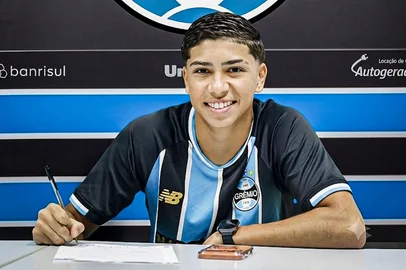 Jovem do Grêmio<!-- NICAID(16336577) -->