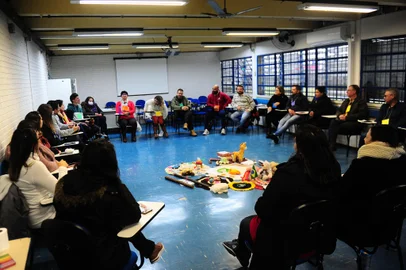 CAXIAS DO SUL, RS, BRASIL, 15/06/2023. Círculo da Paz, encontro de formação de facilitadores na Escola Evaristo de Antoni. (Porthus Junior/Agência RBS)Indexador:                                 <!-- NICAID(15457426) -->