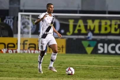 Caxias contrata volante Lucas Cândido da Ponte Preta.<!-- NICAID(16187682) -->