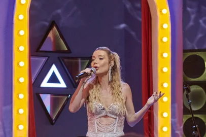 Apresentação de Luiza Possi em "Família é Tudo"<!-- NICAID(15814469) -->