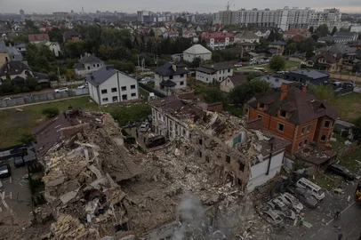 A general view shows destroyed residential buildings during Russian air attack in Kyiv, on September 28, 2025, amid the Russian invasion of Ukraine. An overnight Russian barrage on Kyiv killed at least four people, including a 12-year-old girl, Ukrainian authorities said on September 28, 2025. (Photo by Roman PILIPEY / AFP)<!-- NICAID(16134758) -->