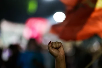 PORTO ALEGRE, RS, BRASIL - 2024.06.14 - Manifestação contra o PL que restringe o Aborto. (Foto: Renan  Mattos/Agência RBS)<!-- NICAID(15789860) -->