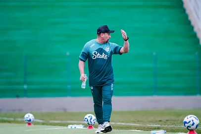 O Juventude realizou, neste sábado (22), o último teste em preparação para o Campeonato Brasileiro. O Verdão enfrentou o Criciúma, no Estádio Alfredo Jaconi, em jogo-treino com portões fechados e ficou no empate em 2 a 2. Na foto, técnico Fábio Matias<!-- NICAID(16001407) -->