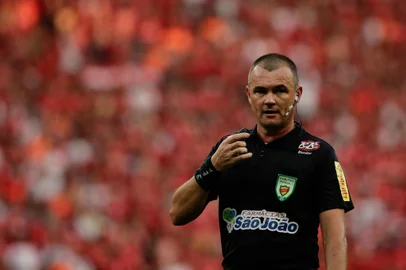 PORTO ALEGRE, RS, BRASIL, 14.04.2019. Inter e Grêmio se enfrentam no Beira-Rio em primeira partida pela final do Campeonato Gaúcho 2019. Clássico é o Gre-Nal de número 419.(Foto: Marco Favero / Agencia RBS)Indexador: Felix Zucco<!-- NICAID(14038276) -->