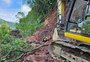 Queda de barreira bloqueia estrada entre Caxias do Sul e Gramado