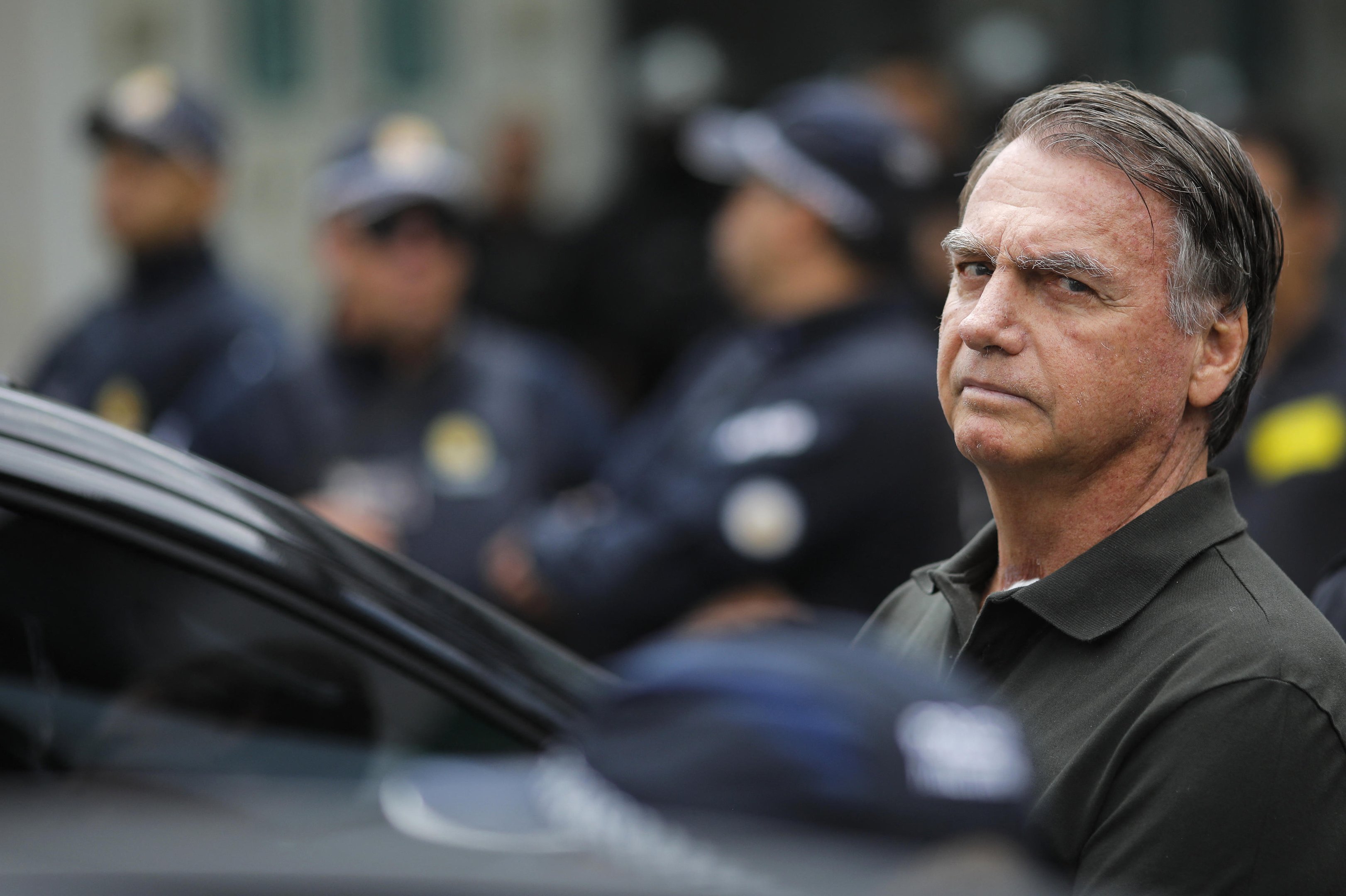 Bolsonaro segue est&aacute;vel na UTI, mas sem previs&atilde;o de alta, diz boletim