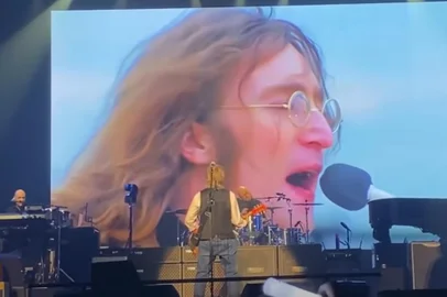 Paul McCartney usa tecnologia para reviver dueto com John Lennon<!-- NICAID(15082677) -->