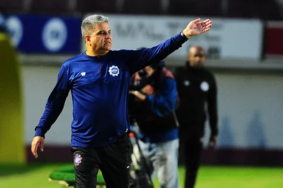 Descrição: CAXIAS DO SUL, RS, BRASIL, 12/04/2026. Caxias x Confiança, jogo válido pela segunda rodada da Série C do Campeonato Brasileiro e realizado no estádio Francisco Stédile (estádio Centenário). (Porthus Junior/Agência RBS)Indexador: BTK                             <!-- NICAID(16264372) -->
