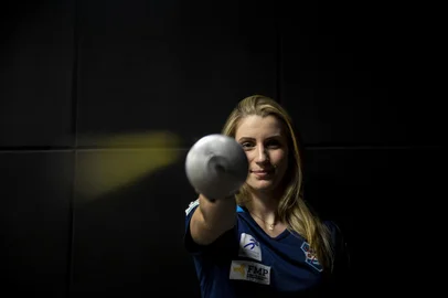 PORTO ALEGRE, RS, BRASIL, 10.04.2024: Entrevista com Mariana Pistoia, esgrimista que se classificou para os Jogos e Paris. Foto: Camila Hermes/Agencia RBS<!-- NICAID(15731173) -->
