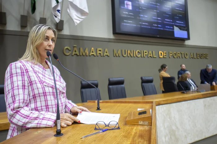 Julia Urias / CMPA Julia Urias / CMPA