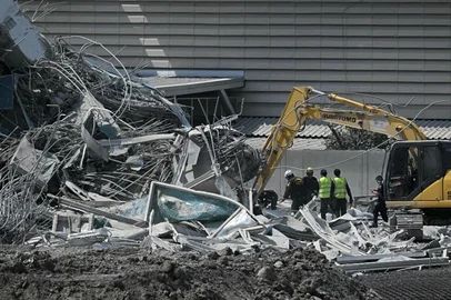People try to enter a construction site where a building collapsed in Bangkok on March 28, 2025, after an earthquake. A powerful earthquake rocked central Myanmar on March 28, buckling roads in capital Naypyidaw, damaging buildings and forcing people to flee into the streets in neighbouring Thailand. (Photo by Lillian SUWANRUMPHA / AFP)<!-- NICAID(16005190) -->