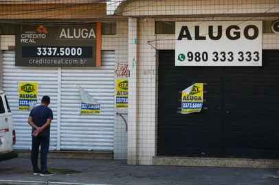 08/08/2023 - PORTO ALEGRE, RS - COMPRA / VENDA / IMÓVEIS - Aumento no número de imóveis comerciais para venda e aluguel. FOTO: Jonathan Heckler, Agência RBS<!-- NICAID(15504361) -->