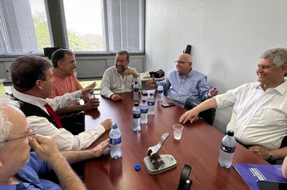 Prefeito eleito e reeleito de Novo Hamburgo, o ex-deputado federal e estadual Tarcísio Zimmermann está selando seu ingresso no PDT. Neste sábado, em encontro da Direção Nacional trabalhista em Porto Alegre, reuniu-se com o presidente nacional licenciado do partido, o ministro da Previdência Carlos Lupi, para acertar os detalhes da filiação.